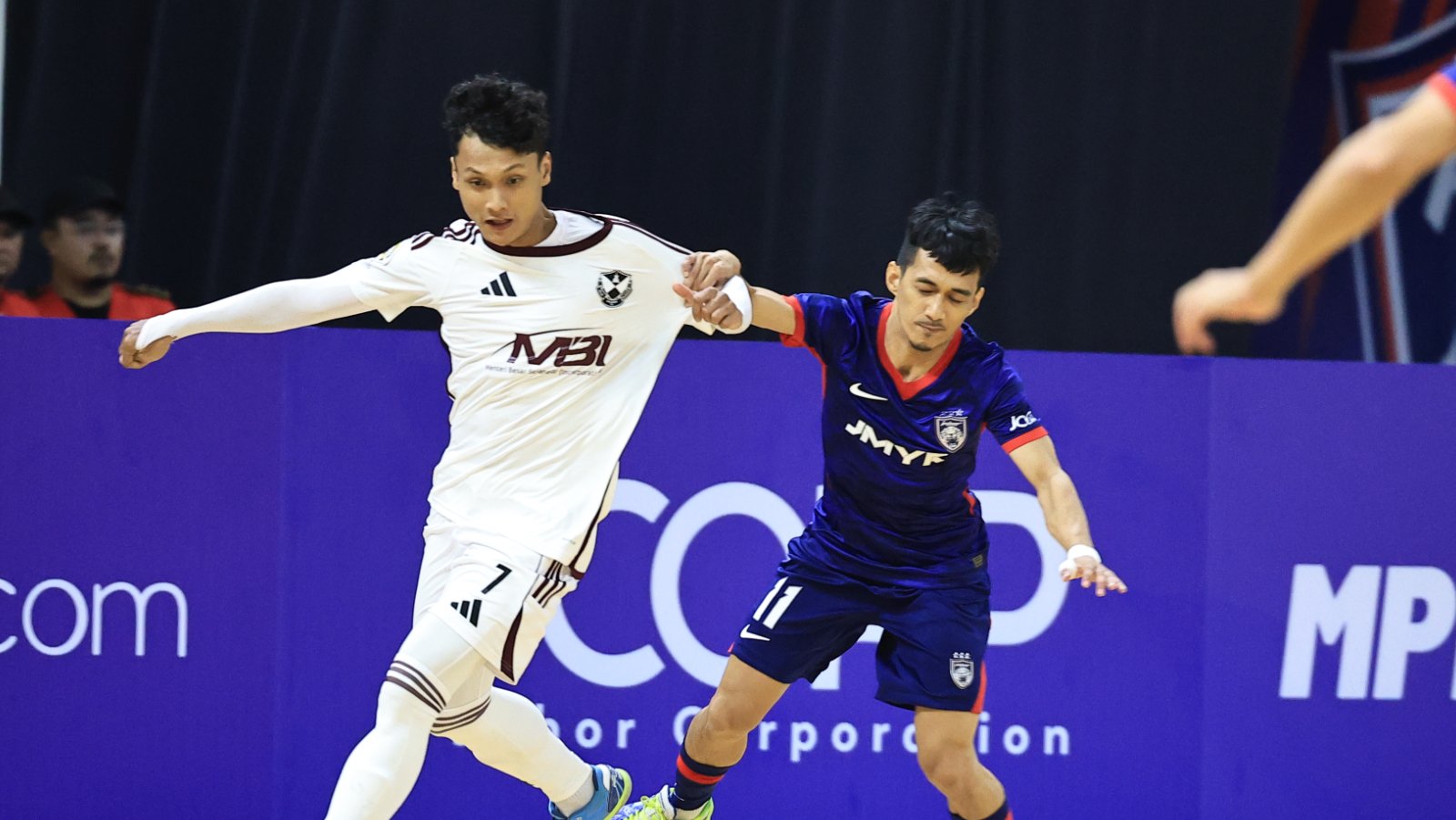 It's a battle for supremacy as two old rivals go head to head again